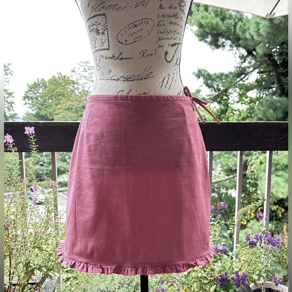 Zara Ruffled Hem Skirt with Side Tie
Like New / Never Worn
Size 8 (runs small)